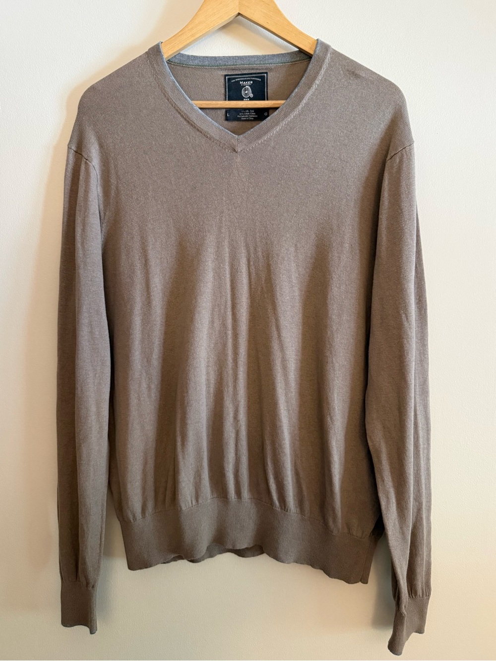 Maker & Company Men’s Silk Blend V Neck Sweater Taupe Brown Lightweight Large